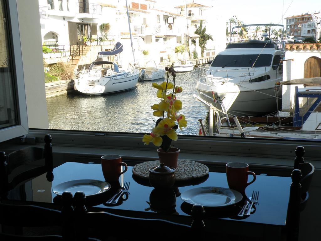 Waterside Apartment - Two Bedroom Empuriabrava Δωμάτιο φωτογραφία